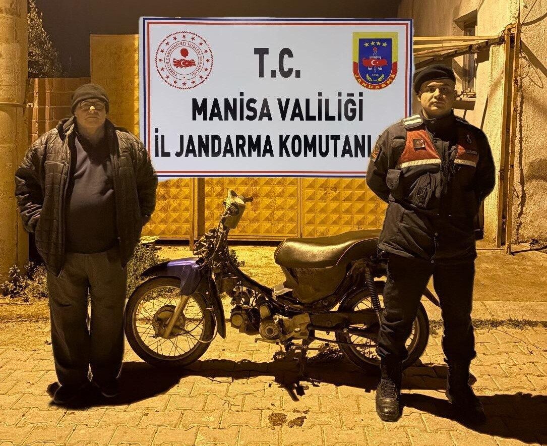 Manisa'nın Salihli ilçesinde, hırsızlar tarafından çalınan iki motosiklet, jandarma ekiplerinin