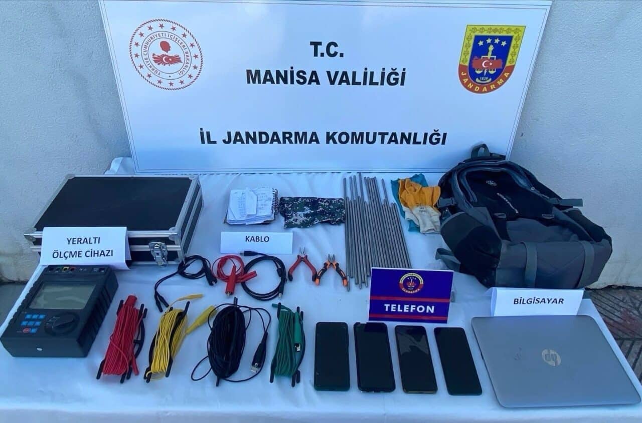 Alaşehir'de izinsiz kazı yapan F.K., Ş.E., I.I. ve Ş.M. isimli