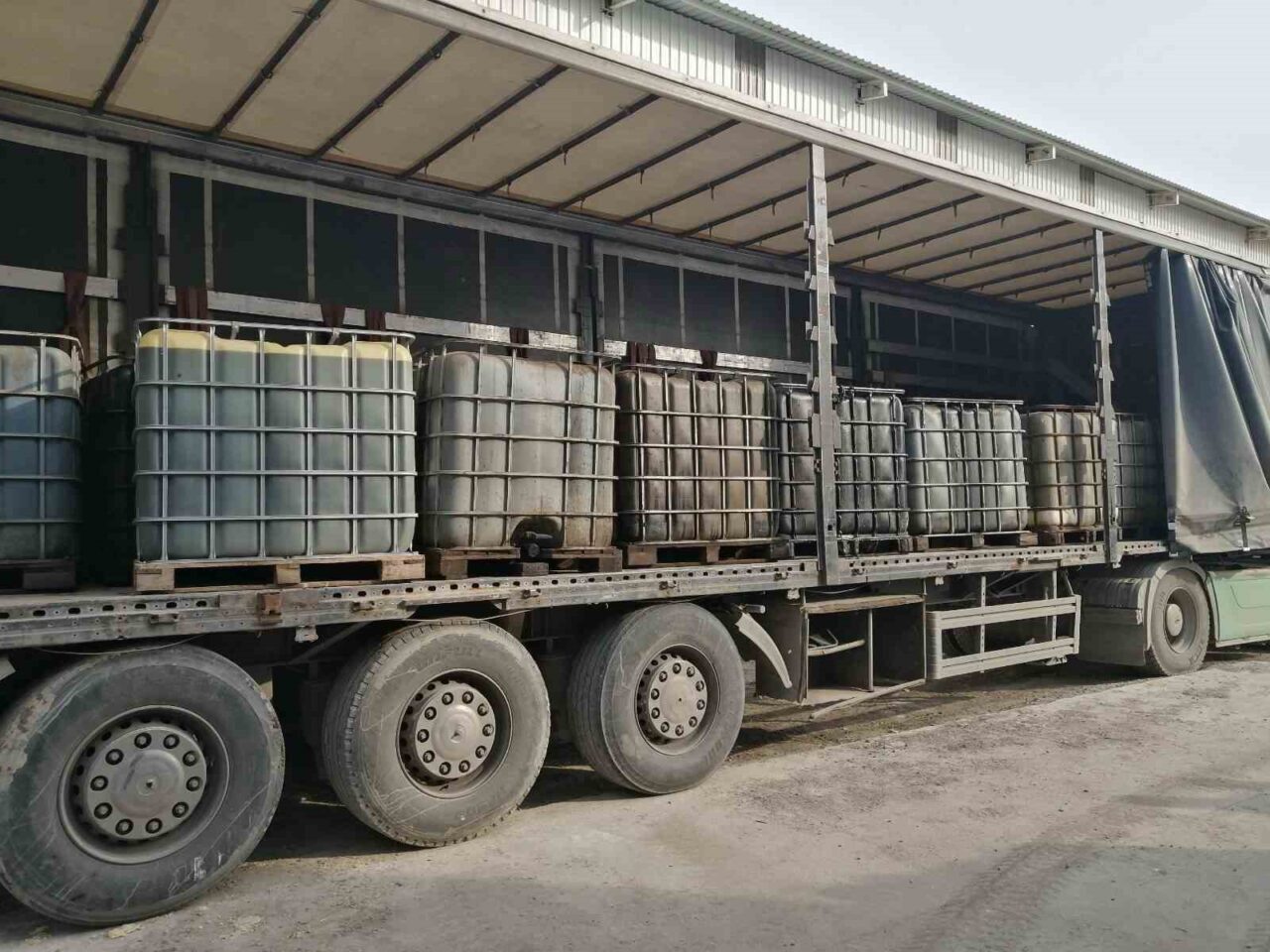 Mersin'de gerçekleştirilen operasyonlarda 36 bin litre gümrük kaçağı akaryakıt ele