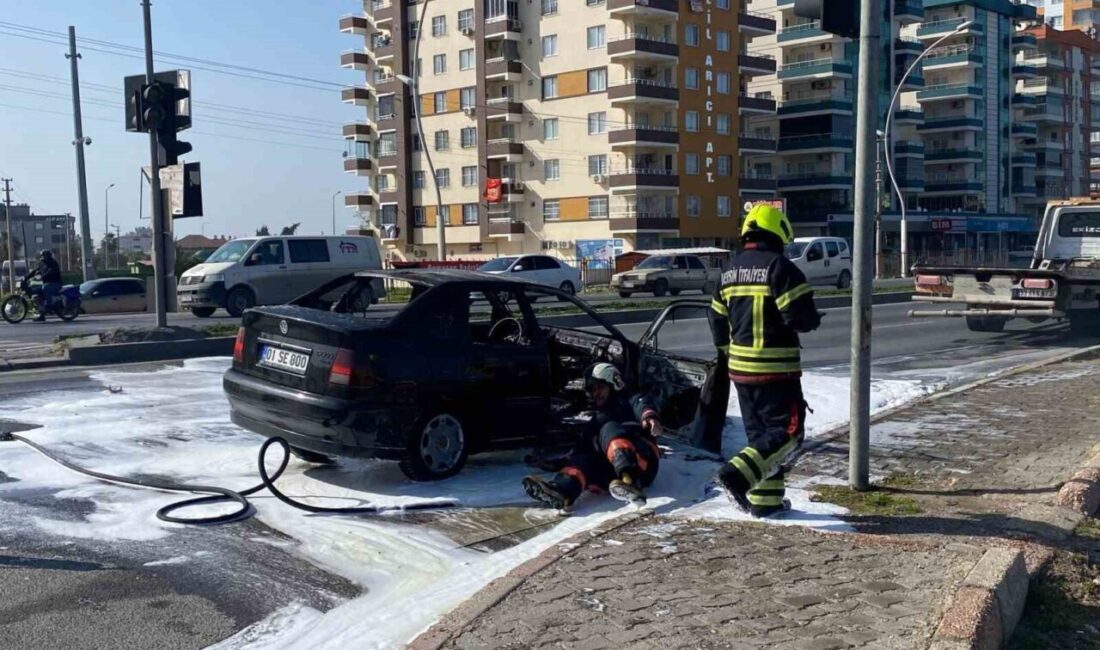 Tarsus’ta D-400 karayolunda Seyir Halindeki Araçta Yangın Çıktı Mersin'in Tarsus ilçesinde M.E. yönetimindeki 01 SE 800 plakalı otomobil,