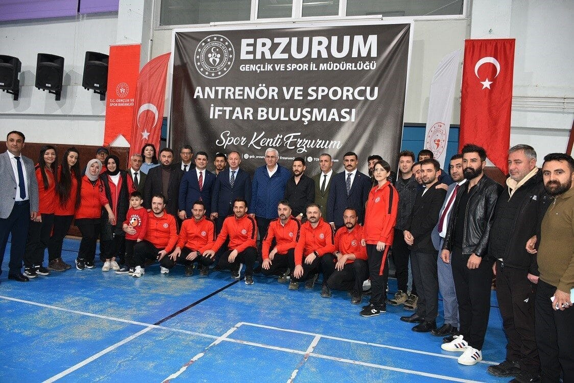 AK Parti Erzurum Milletvekili Mehmet Emin Öz, Gençlik ve Spor