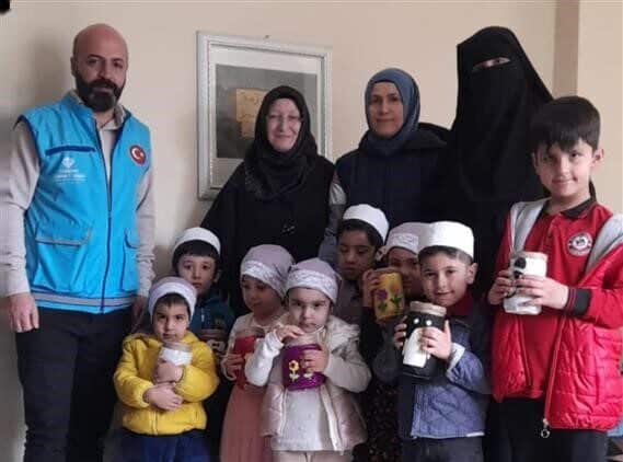 Hakkari'deki Hacı Cemil Onay 4-6 Yaş Kur’an Kursu öğrencileri, harçlıklarını