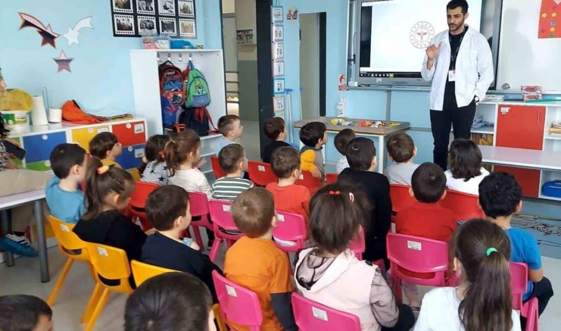 Akçakoca’da Minik Öğrencilere Sağlıklı Beslenme Eğitimi Verildi Düzce'nin Akçakoca ilçesinde, Ayazlı Anaokulu'nda Diyetisyen Tolga Tilki tarafından minik