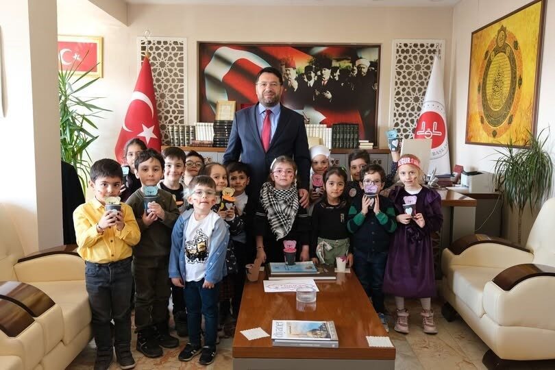 Erzincan'daki Muhammediye Camii'nin 4-6 yaşındaki Kur'an Kursu öğrencileri, harçlıklarını Filistinli