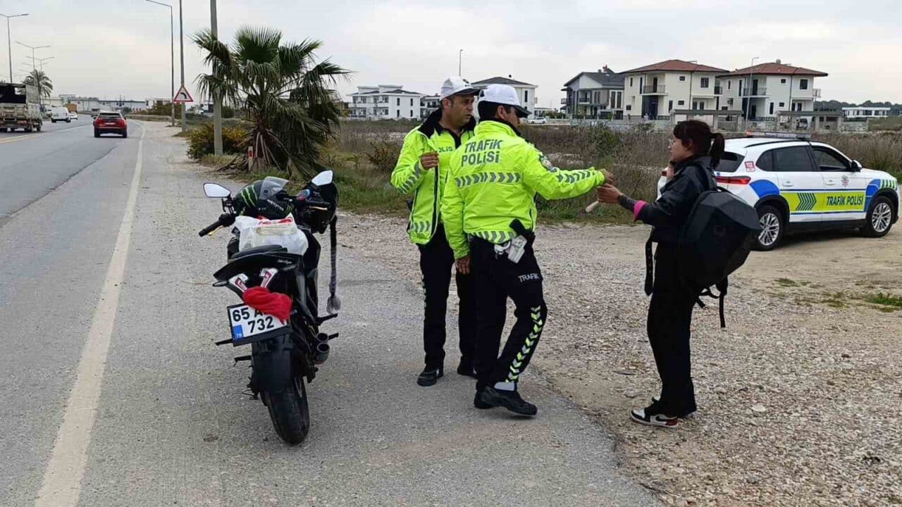 Antalya'nın Manavgat ilçesinde, ehliyetsiz ve abartı egzozlu motosiklet kullanan Hazal