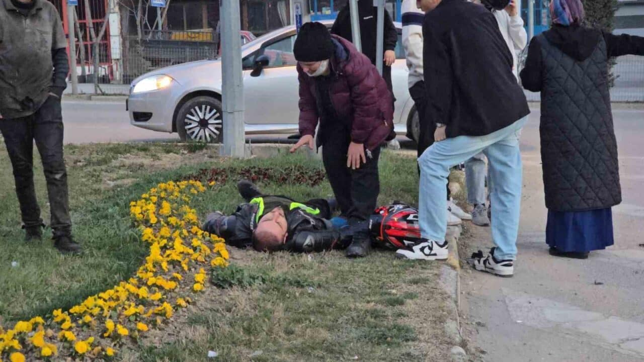 Karabük'ün Safranbolu ilçesinde Burak T.'nin kullandığı motosiklet, kavşaktan dönen M.Y.