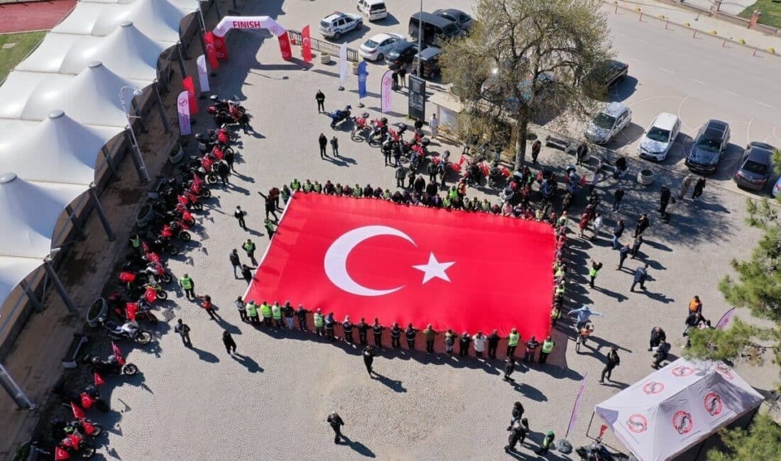 Bilecik’ten Çanakkale’ye Motosikletçilerle Tarihi Sürüş Başladı Bilecik’teki 'Kuruluştan Kurtuluşa Milli Sürüş' etkinliği, motosikletçilerin Ertuğrul Gazi Türbesi'nden