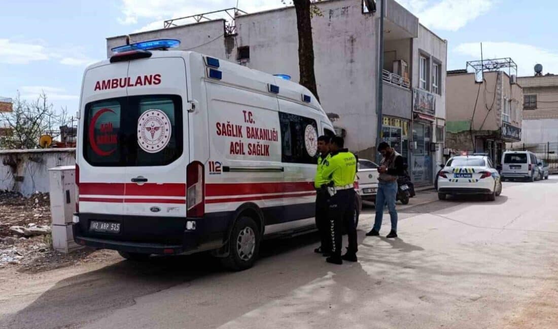 Adıyaman’da motosiklet kazasında yaya yaralandı, sürücü kayıplara karıştı Adıyaman'da M.M.K. adlı yayaya motosiklet çarparak yaralanmasına sebep oldu. Sürücü