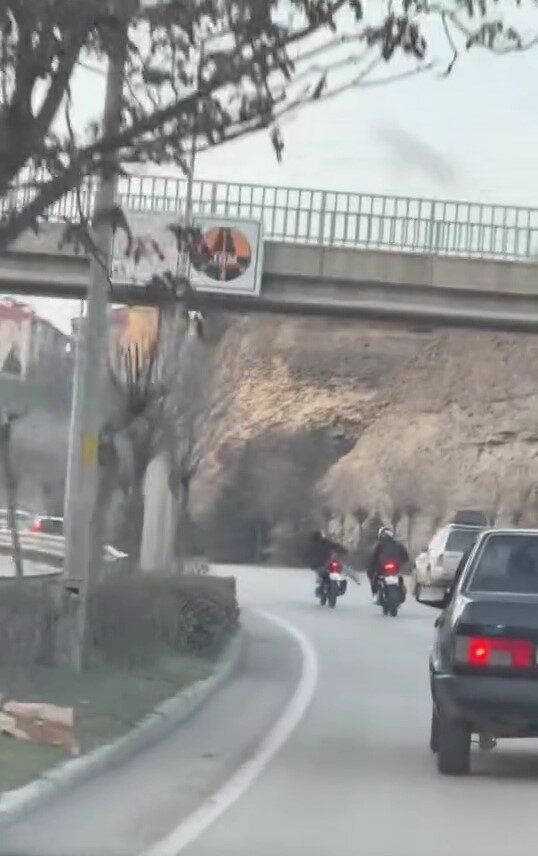 Karabük'te motosikletçiler, Adnan Menderes Bulvarı'nda akrobatik hareketler yaparak kaza riski