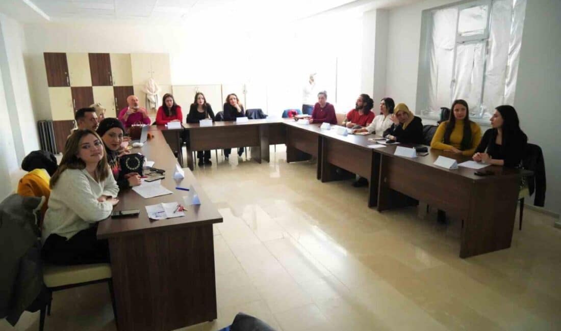 Muş’ta Gerok Grubu Üyelerine İlk Yardım Eğitimi Verildi Muş İl Sağlık Müdürlüğü, Gerok Grubu'na ilk yardım eğitimi düzenledi.