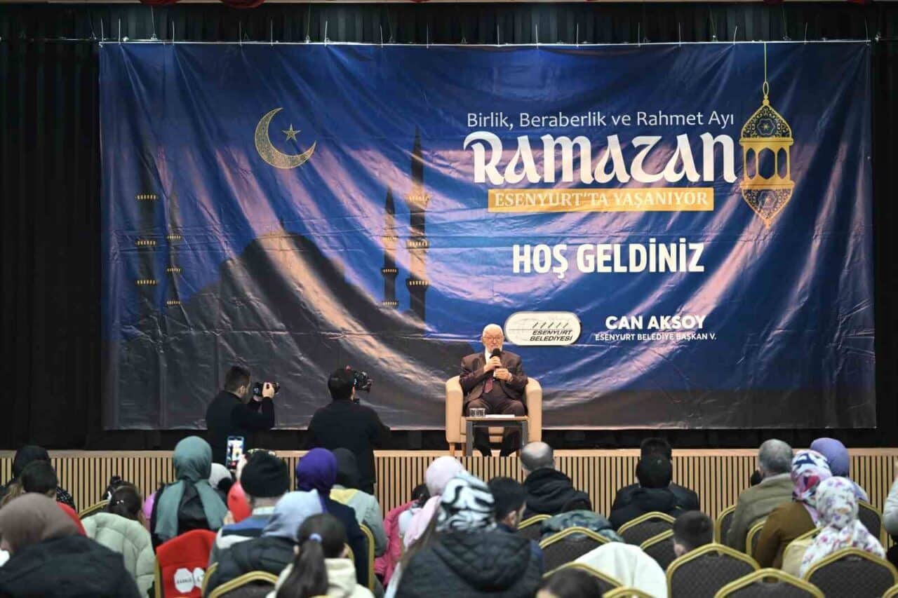 Esenyurt Belediyesi’nin Ramazan etkinliklerinde Necmettin Nursaçan, halkın geleneklerini yaşatmanın önemine