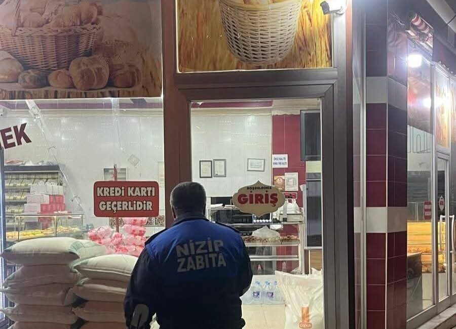 Nizip Belediyesi, Ramazan’da Sağlıklı Ekmek Üretimi İçin Fırınları Denetliyor Nizip Belediyesi Zabıtası, Ramazan’da hijyenik ekmek üretimini sağlamak için fırınları