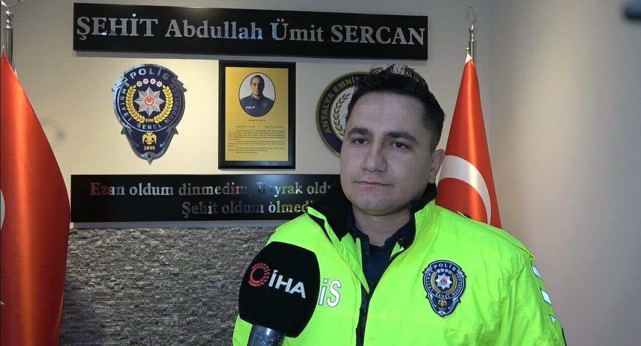 Antalya'nın Alanya ilçesinde trafik polisi Murt Özkaya, 6 Şubat depreminde