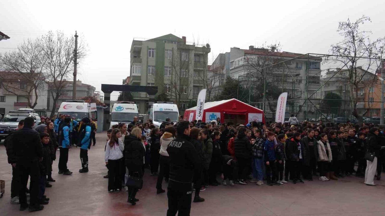 1-7 Mart Deprem Haftası kapsamında Balıkesir'de önemli bir tatbikat gerçekleştirildi.