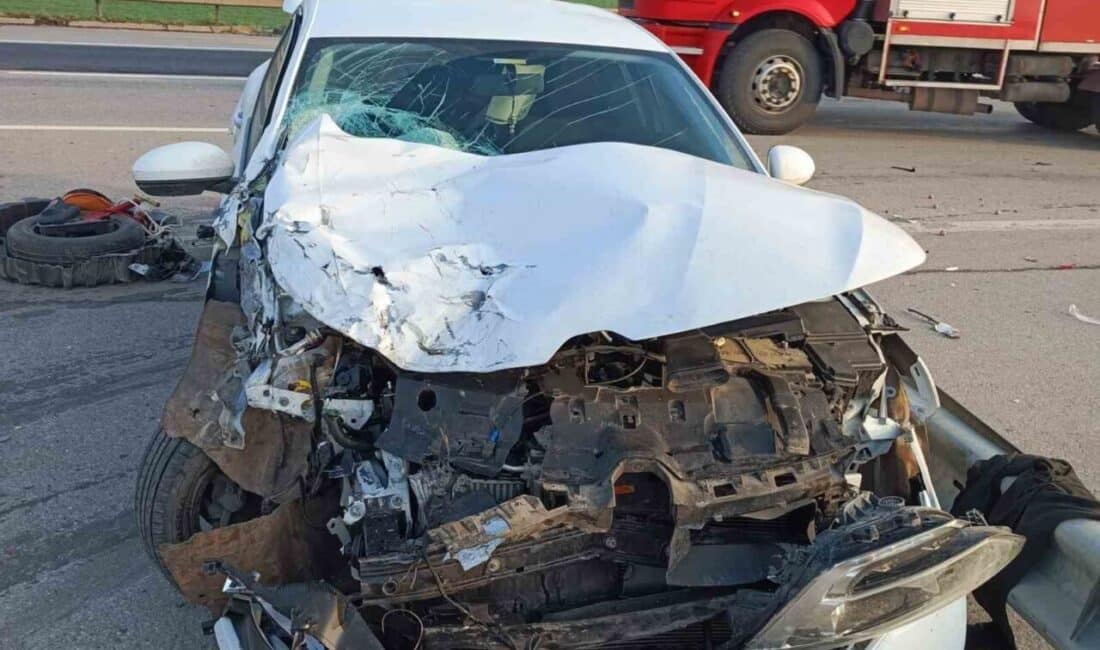 Kahramanmaraş’ta Trafik Kazasında Üç Kişi Yaralandı Kahramanmaraş’ın Pazarcık ilçesinde, direksiyon hâkimiyeti kaybolan 16 ALH 735 plakalı