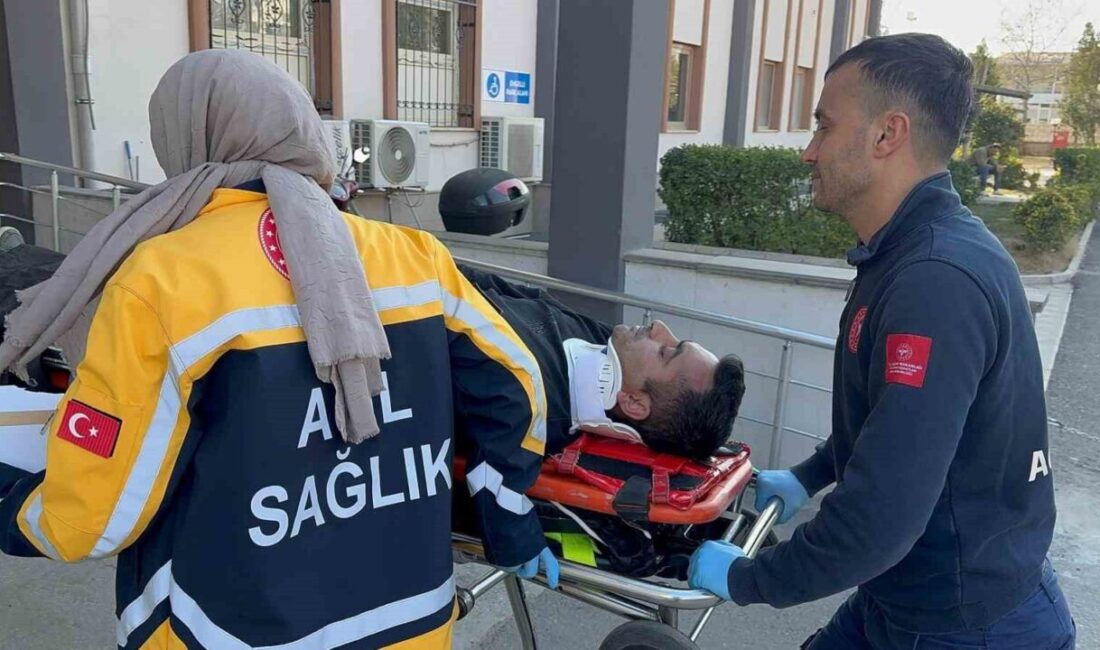 Adıyaman’da trafik kazasında yaralanan sürücü hastaneye kaldırıldı Adıyaman'ın Kahta ilçesinde İ.Y. (34) yönetimindeki otomobil, direksiyon hakimiyetinin kaybolması