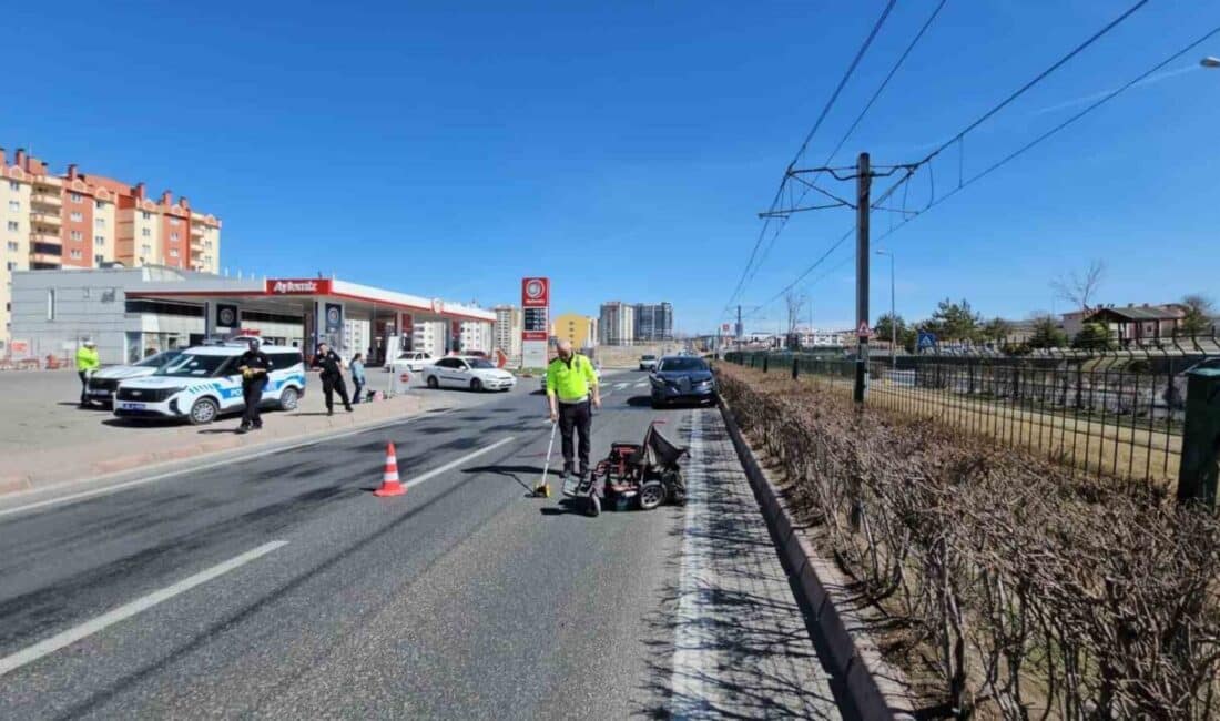 Kayseri’de engelli bireye otomobil çarptı, hastanede hayatını kaybetti Kayseri'nin Kocasinan ilçesinde, M.D. yönetimindeki otomobil, akülü tekerlekli sandalyede bulunan