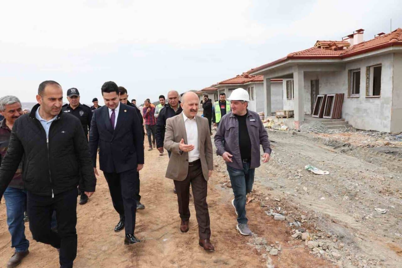 Adıyaman Valisi Osman Varol, Gölbaşı ilçesindeki Ozan Köyü'nde inşa edilen