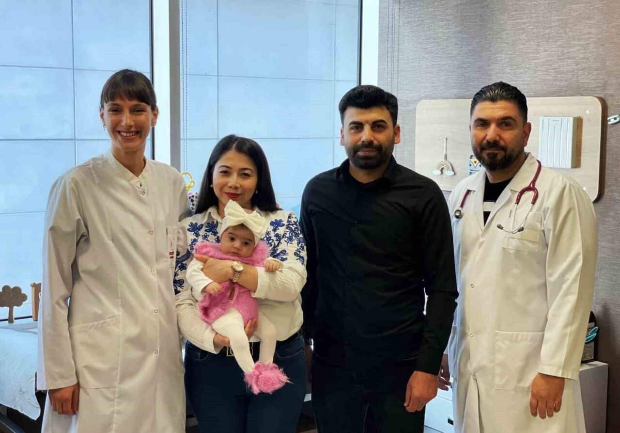 İstanbul'da, özofagus atrezisi tanısı konan yenidoğan Almila Ece bebeğe, İstinye