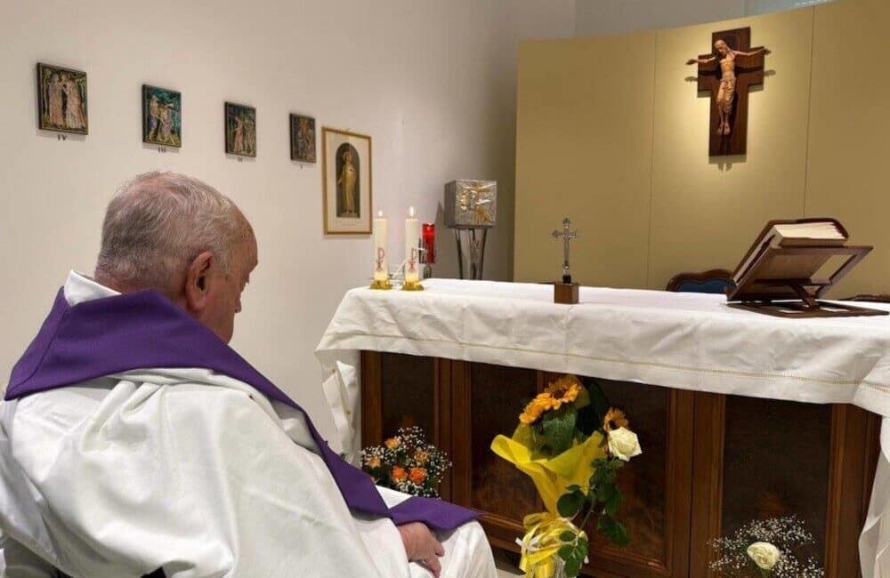 Papa Francis’ten Hastane Çıkışı İlk Fotoğraf Geldi Vatikan, 14 Şubat'tan bu yana tedavi gören 88 yaşındaki Papa