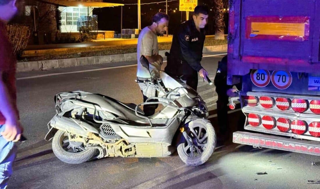 Gazipaşa’da Motosiklet Park Halindeki Tıra Çarptı: Sürücü Yaralandı Antalya'nın Gazipaşa ilçesinde park halindeki tıra çarpan motosikletin sürücüsü Bünyamin