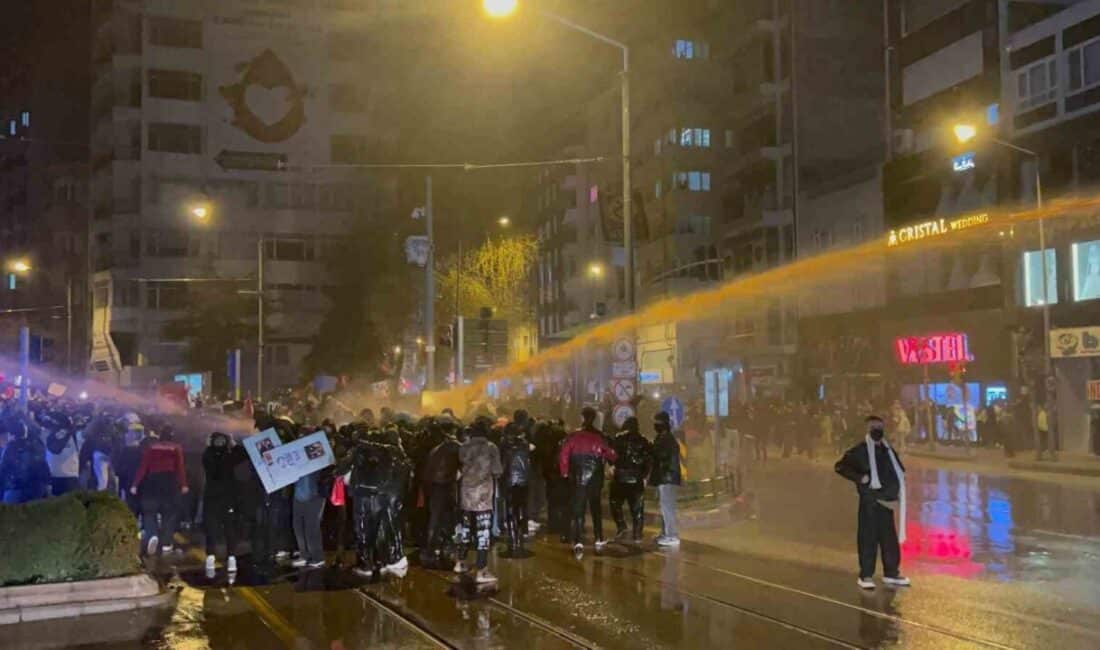 Ekrem İmamoğlu’nun Tutuklanmasının Ardından Eskişehir’de Protesto Gösterisi Gerçekleşti Ekrem İmamoğlu'nun tutuklanmasının ardından Eskişehir'de düzenlenen protestoda kalabalık grup, polisle