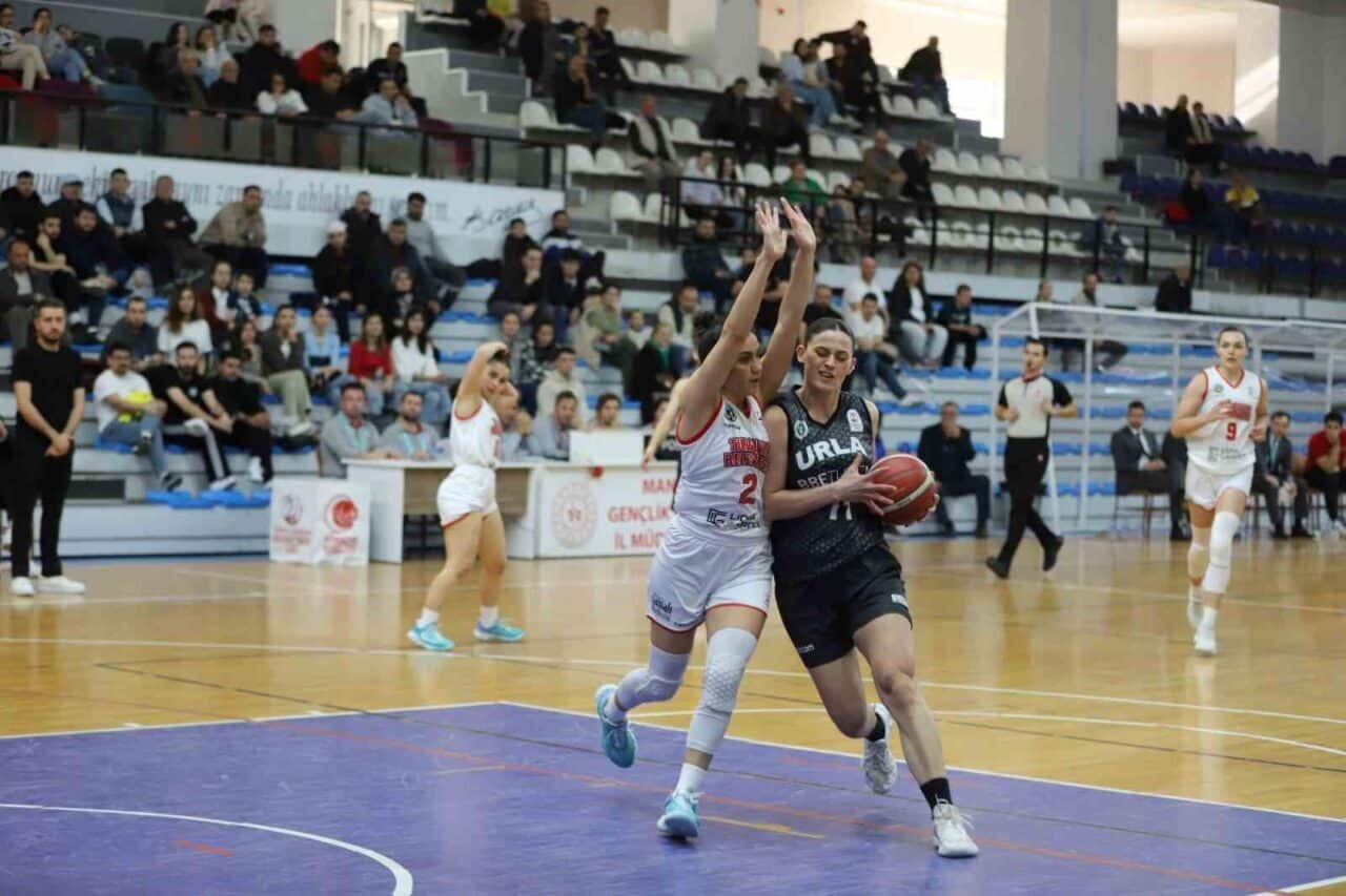 Turgutlu Belediyesi Kadın Basketbol Takımı, Urla Belediyesi'ni 75-64 yenerek Türkiye