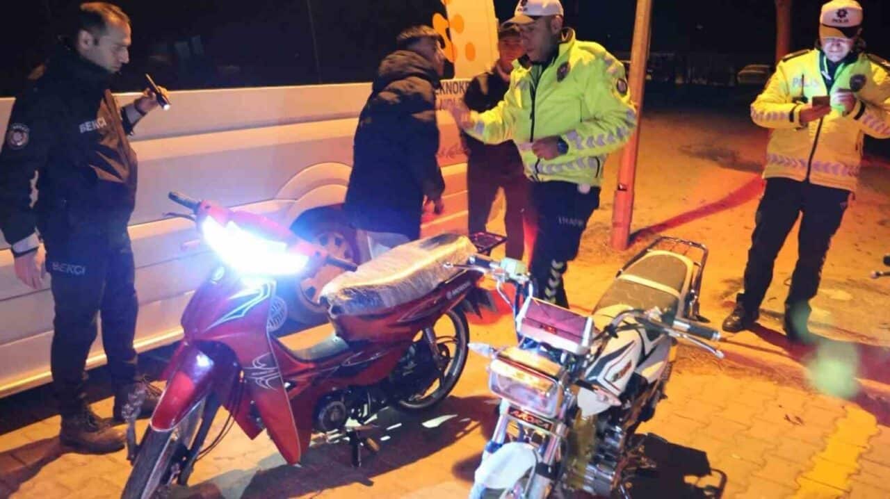 Aksaray'da polisin, genç motosiklet sürücülerine yönelik gece yaptığı baskında, ehliyetsiz