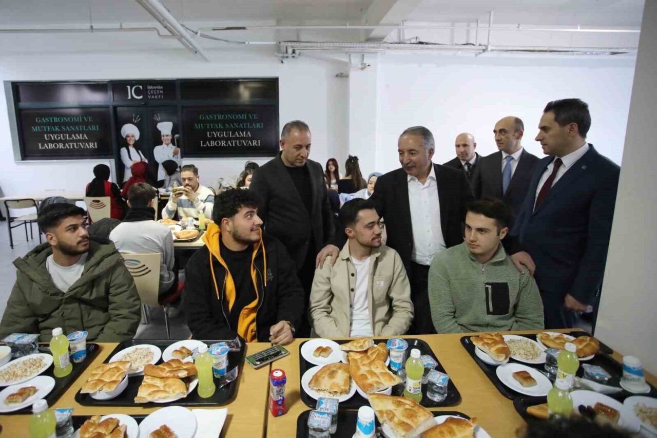Ağrı İbrahim Çeçen Üniversitesi Rektörü Prof. Dr. Abdulhalik Karabulut, AİÇÜ