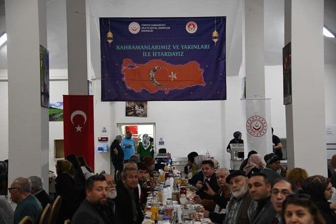 Pursaklar Belediyesi, iftar programında gaziler, şehit aileleri ve huzurevi sakinlerini