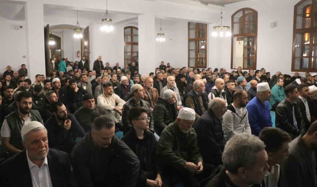 Sakarya'da Kadir Gecesi, camilerde dualar ve ibadetlerle kutlandı. Mert Özkan,