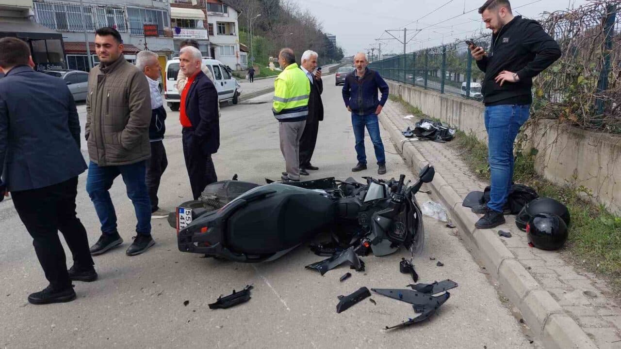Samsun'un İlkadım ilçesinde, hafif ticari araç ile motosikletin çarpışması sonucu
