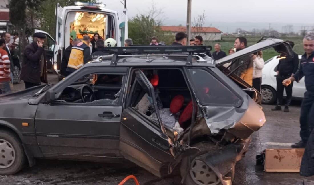 Bafra’da İki Araç Çarpıştı: 3 Yaralı Hastaneye Sevk Edildi Samsun'un Bafra ilçesinde A.S. ve M.Ş. yönetimindeki otomobillerin çarpışması sonucu