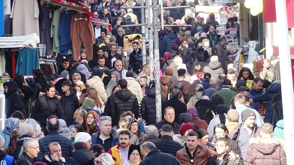 Samsun’da 2024 Yılında Evlilik Ortalaması Erkeklerde 28,1 Kadınlarda 25,9 Olarak Belirlendi Samsun'da 2024 yılı itibarıyla erkeklerin evlenme yaşı 28,1, kadınların ise