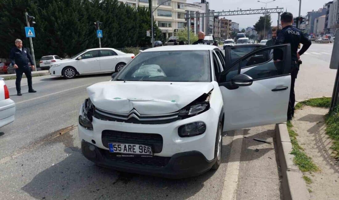 Samsun’da Trafik Kazasında İki Yaralı! Samsun'un Atakum ilçesinde bir trafik kazasında Asuman Metin'in kullandığı otomobil
