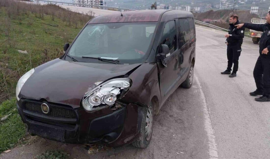 Samsun’da trafik kazasında 2 kişinin yaralandığı belirlendi Samsun'un İlkadım ilçesinde Hilal Kılıç'ın kullandığı hafif ticari araç, direksiyon