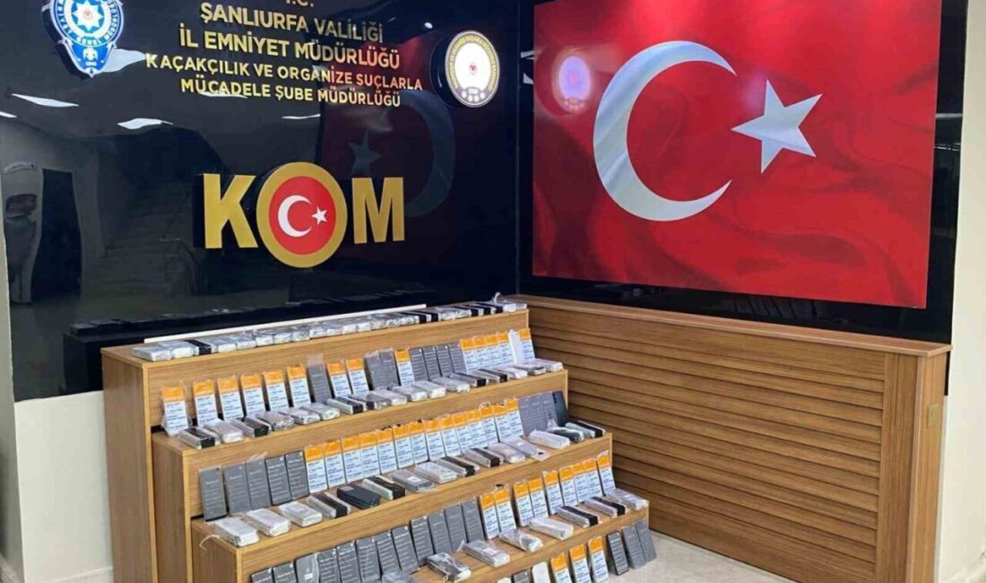 Şanlıurfa’da 4 Milyon TL Değerinde 345 Kaçak Cep Telefonu Ele Geçirildi Şanlıurfa'da kaçakçılık operasyonunda, bir araçta gizlenmiş 345 cep telefonu bulundu.
