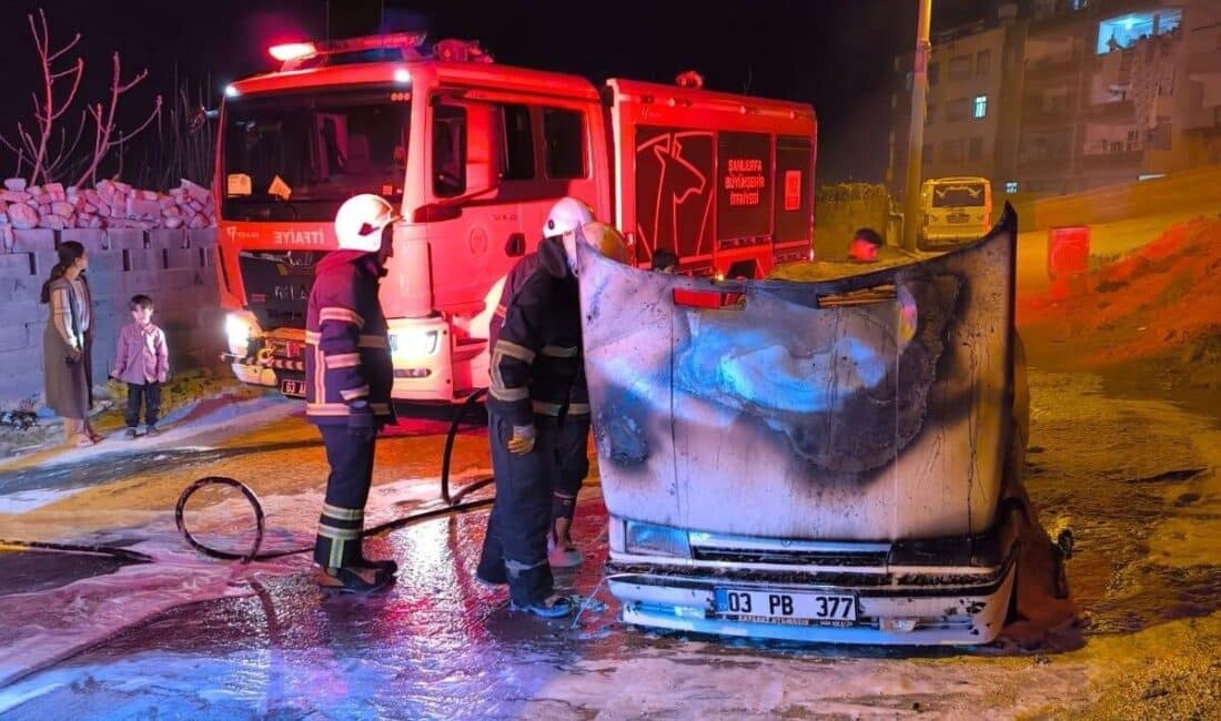 Eyyübiye’de Park Halindeki Otomobil Yangınla Savaş Verdi Şanlıurfa'nın Eyyübiye ilçesinin Osmanlı Mahallesi'nde bir otomobilin motor kısmında yangın
