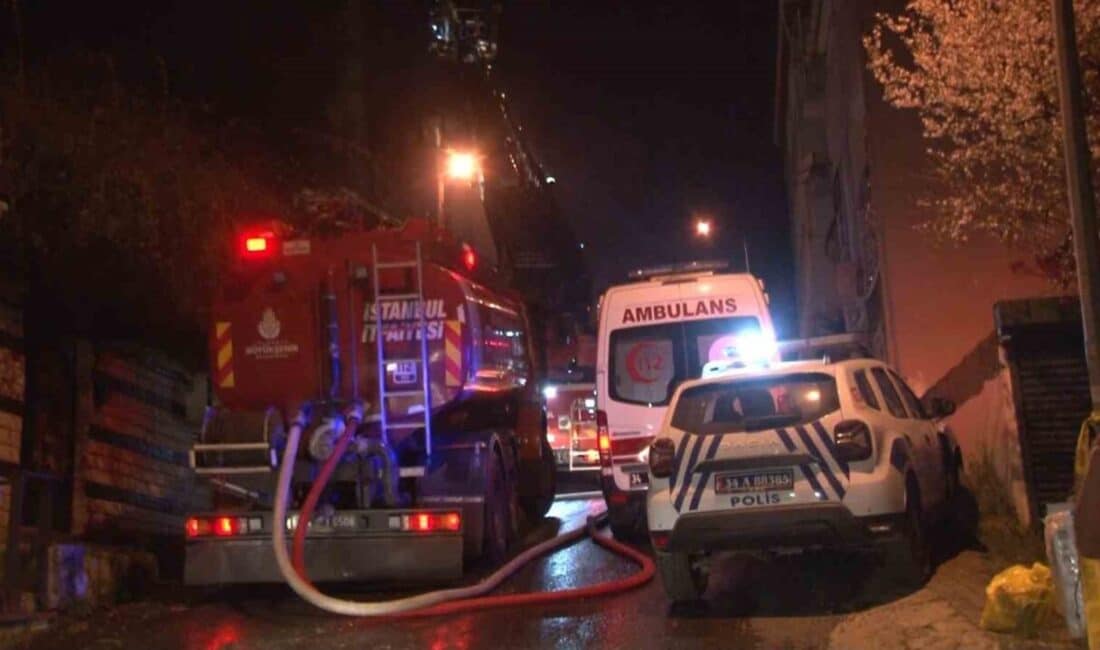 Sarıyer’deki Tarihi Topçu Karakolu’nda Gece Yangın Çıktı, Alevler Anbean Görüntüye Yansıdı Sarıyer'deki 1911'dan kalma tarihi Topçu Karakolu binasında gece yarısı çıkan