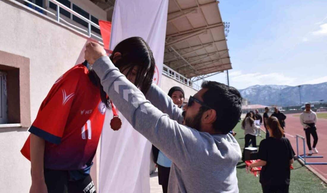 Afyonkarahisar’da Okul Sporları Atletizm Müsabakaları Büyük İlgi Gördü Afyonkarahisar'da gerçekleştirilen 'Okul Sporları Atletizm Müsabakaları' Kocatepe Spor Kompleksi'nde sona