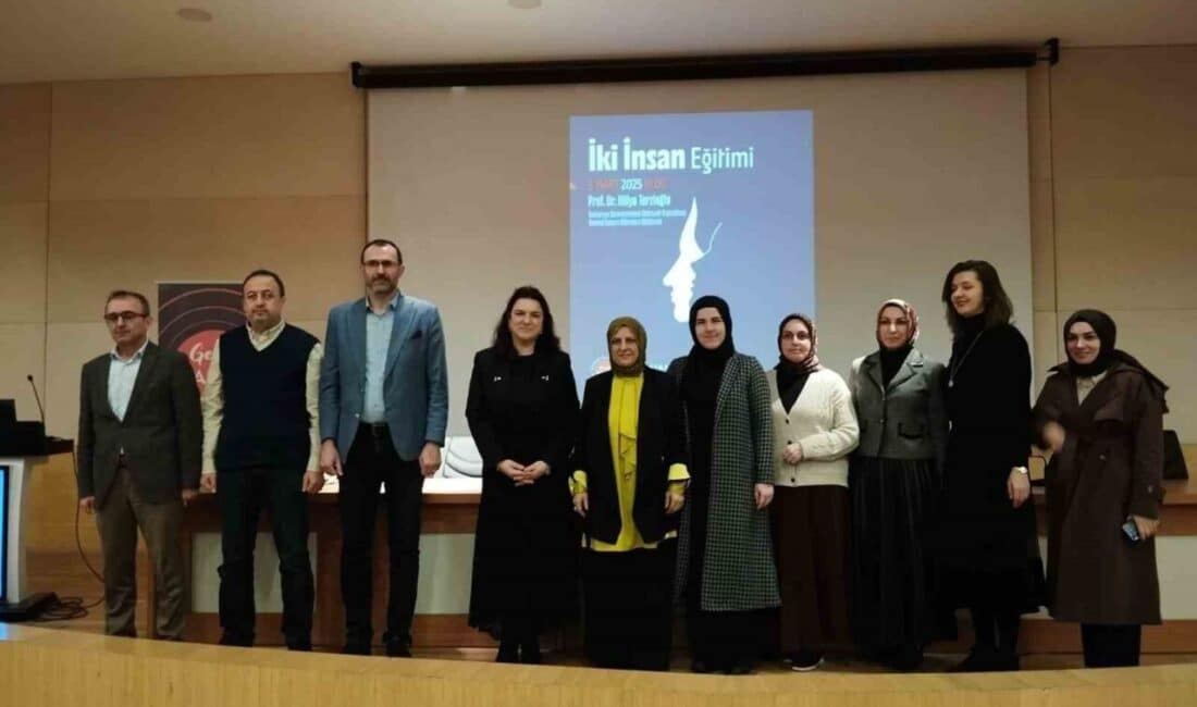 Sakarya Üniversitesinde “İki İnsan” Eğitimi: Kadın ve Erkek Birlikte Güçlenebileceği Vurgulandı Sakarya Üniversitesi İlahiyat Fakültesi, "İki İnsan" programıyla kadının sosyal hayattaki