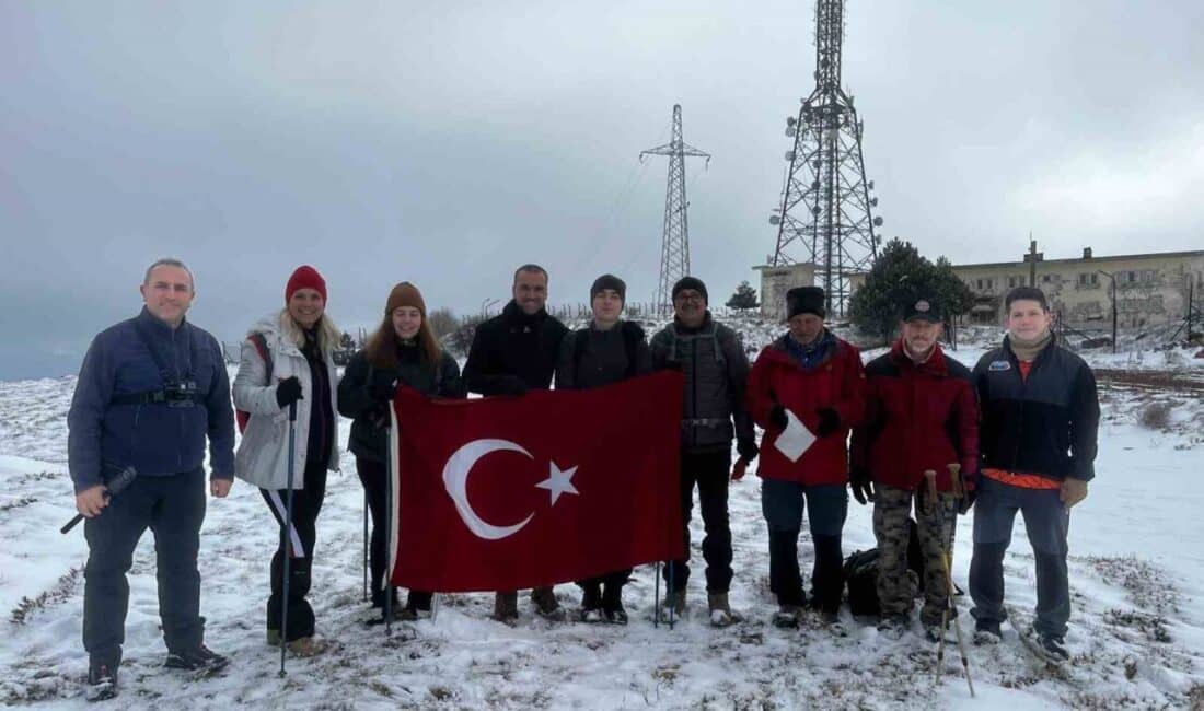 Çankırı’da Dağcılar, Şehitler İçin Namaztepe Dağı’na Tırmandı Çankırı Dağcılık Spor Kulübü'nün 10 üyesi, şehitler anısına 1.808 metre