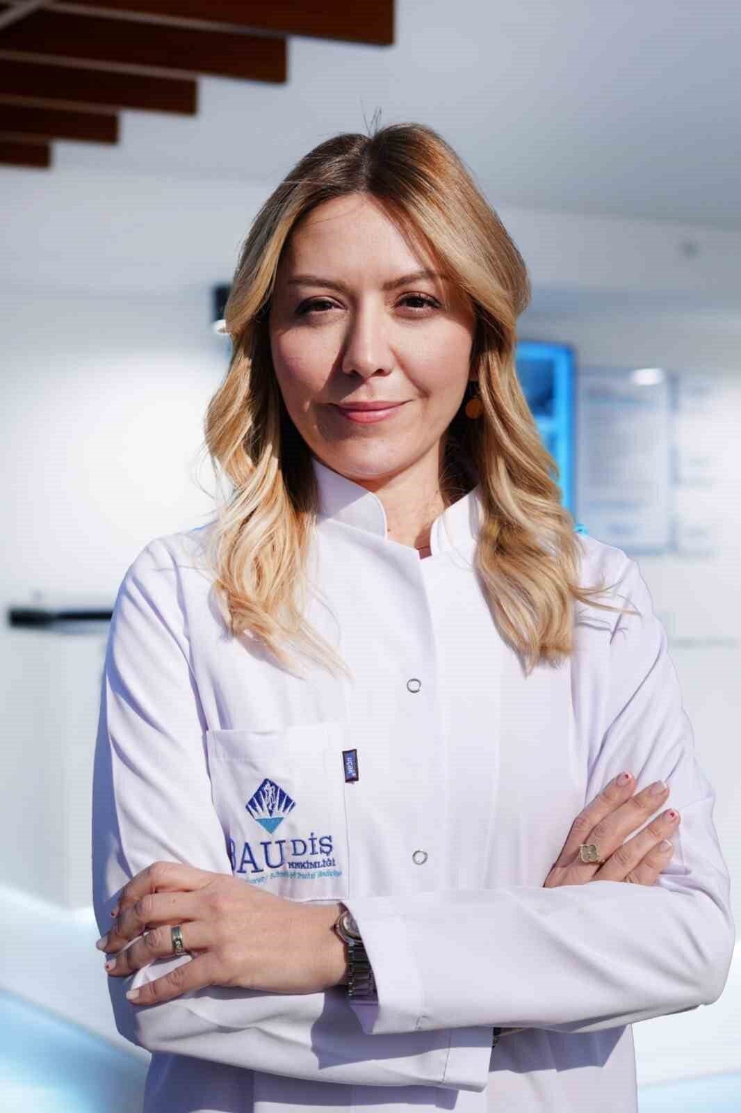 Prof. Dr. Özlem Özer Yücel, Yeşilay Haftası'nda tütün kullanımının ağız