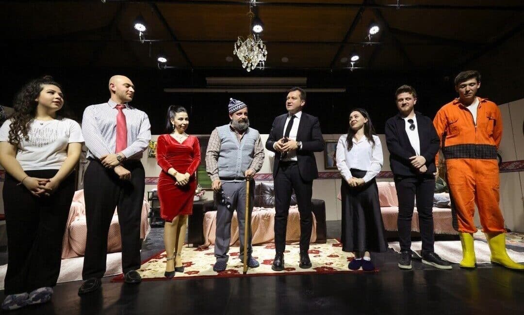 Bora Balcıoğlu, “Eceline Mi Susadın?” Tiyatrosunu İzleyerek Sanata Destek Verdi Silivri Belediye Başkanı Bora Balcıoğlu, Önder Yılmaz Tiyatro Salonunda Ali