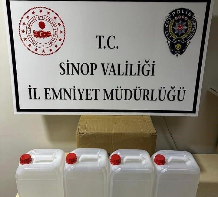 Sinop’ta 20 litre yasa dışı etil alkol yakalandı, bir kişi hakkında işlem yapıldı. Sinop'un Ayancık ilçesinde düzenlenen operasyonda, 20 litre etil alkol ele