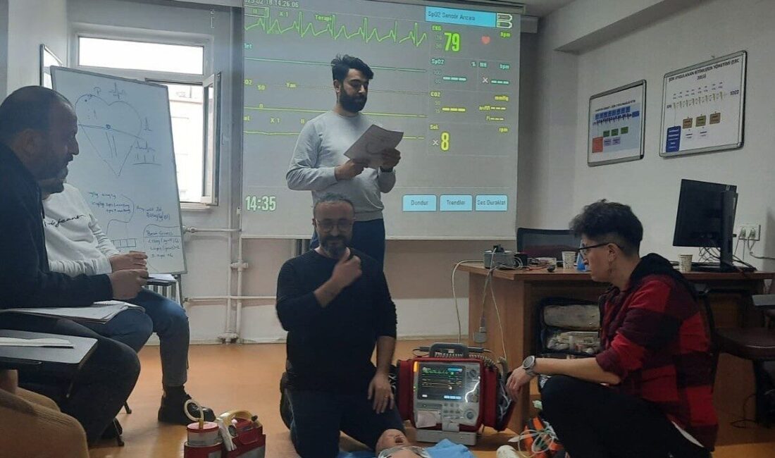 Sinop’ta Çocuklarda İleri Yaşam Desteği Eğitimi Düzenlendi Sinop'ta İl Ambulans Servisi, çocuk hastalara yönelik "Çocuklarda İleri Yaşam