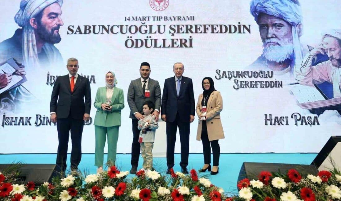 Cizreli Doktor Sevda Nur Su, 2025 Tıp Bayramı’nda Cumhurbaşkanı Erdoğan’ın elinden ödül aldı Cizre Devlet Hastanesi'nde görevli Kadın Hastalıkları ve Doğum Uzmanı Dr.