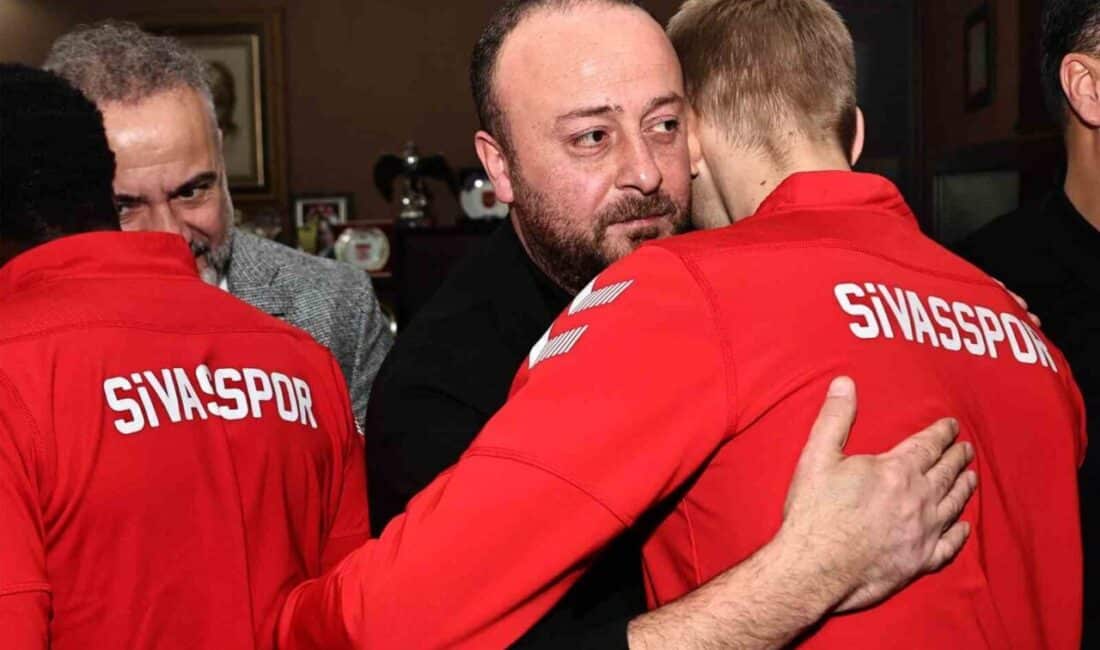 Sivasspor’da bayram coşkusu, geleneksel bayramlaşma töreniyle kutlandı Sivasspor, bayramlaşma törenini Vali Lütfullah Bilgin Tesisleri’nde düzenledi. Kulüp Başkanı