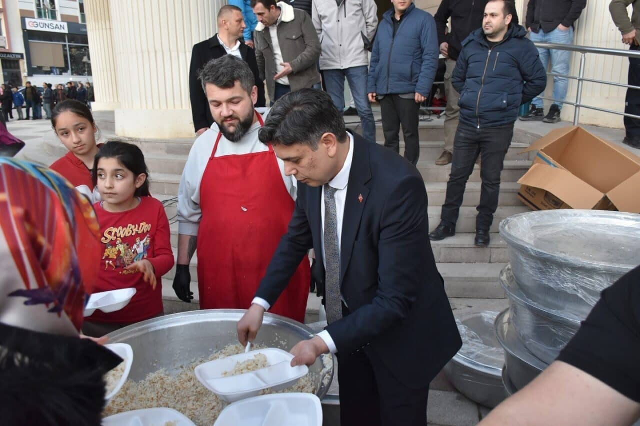 Söğüt Belediyesi, Ramazan etkinlikleri çerçevesinde düzenlediği iftar programında büyük ilgi