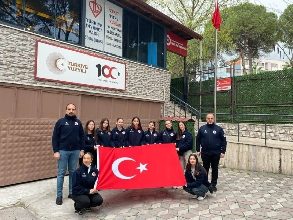 Manisa'nın Soma ilçesinde, Diyanet Gençlik Koordinatörlüğü gönüllüleri, 2020 yılında Hakkari'de